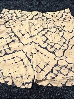 The North Face Women's White and Navy Patterned Athletic Shorts